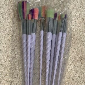 Unicorn-Themed Makeup Brush Set - Multicolor
Only 9 included